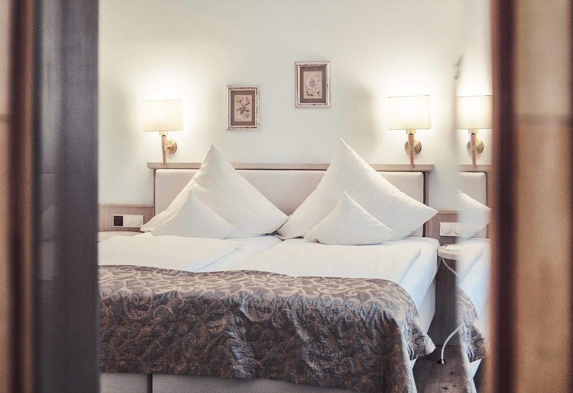 Biohotel Schlossgut Oberambach Kültér fotó