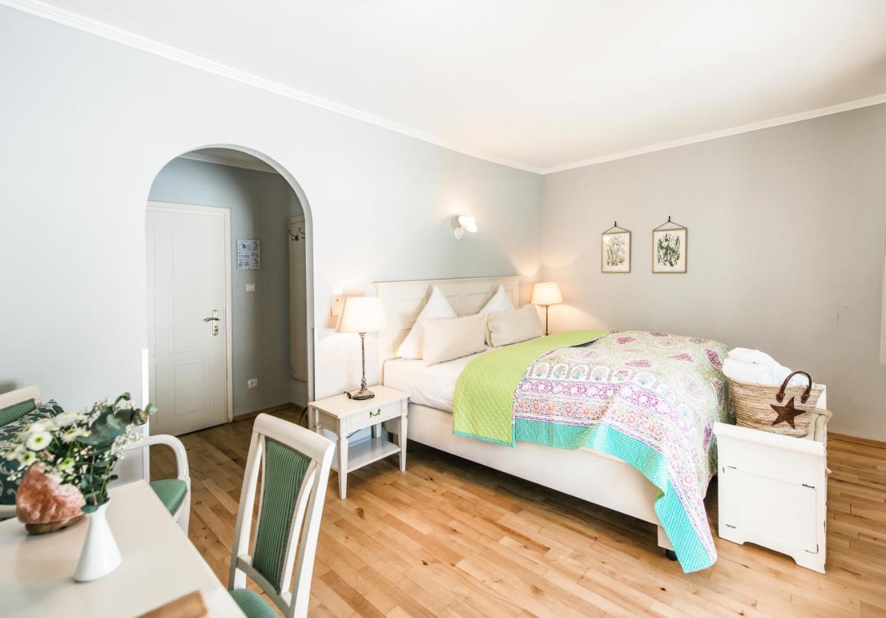 Biohotel Schlossgut Oberambach Kültér fotó